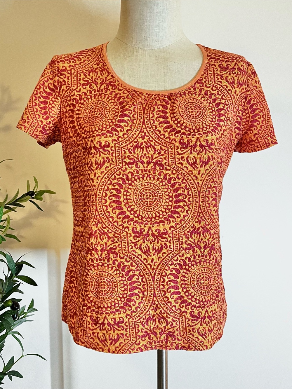 Vintage Women's Orange and Red Printed textured Short Sleeve Top